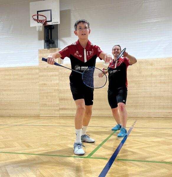 Alexander Spissak mit Spielertrainer Philipp Rosenauer,