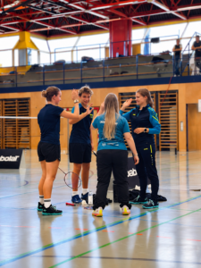 Badminton-Team feiert gemeinsamen Erfolg